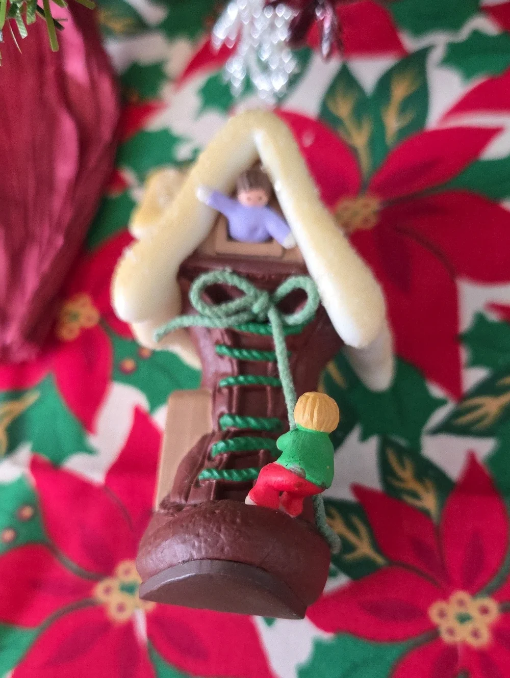 * 1985 * Hallmark CHILDREN IN SHOE Collectors ONCE UPON A TIME Ornament